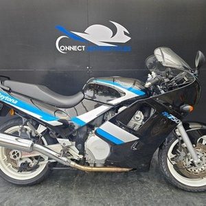 TRIUMPH DAYTONA 750 PROJECT BIKE HPI CLEAR