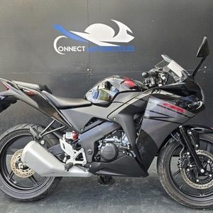 HONDA CBR125 R-F 1 OWNER LOW MILEAGE 125cc LEARNER LEGAL SPORTS BIKE HPI CLEAR