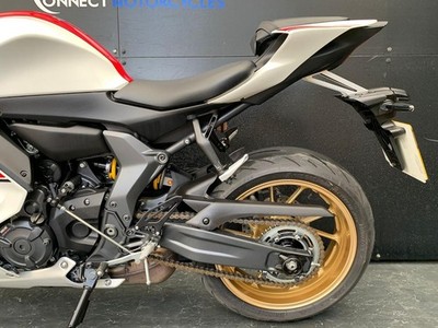 YAMAHA YZF R7 60TH ANNIVERSARY 2022 VERY LOW MILEAGE 1 OWNER HPI CLEAR