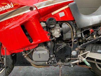 KAWASAKI GPX 600R PROJECT BIKE HPI CLEAR