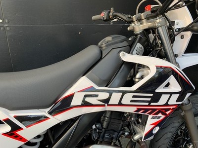 RIEJU MRT 125 VERY LOW MILEAGE HPI CLEAR 125cc SUPERMOTO