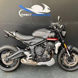 TRIUMPH TRIDENT 660 LOW MILEAGE HPI CLEAR