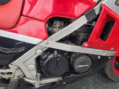 KAWASAKI GPZ600R 1985 PROJECT BIKE HPI CLEAR