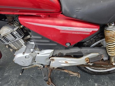 YAMAHA YBR 125 CUSTOM 2013 PROJECT BIKE HPI CLEAR