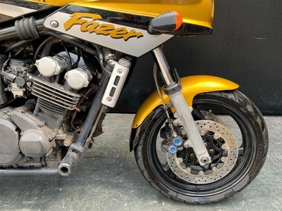 YAMAHA FZS 600 FAZER PROJECT BIKE HPI CLEAR