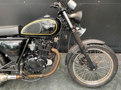 HERALD MOTOR COMPANY XF 125 LEARNER LEGAL PROJECT BIKE HPI CLEAR